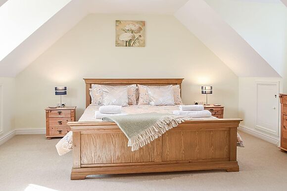 Rhosyn Gwyn in Llechryd