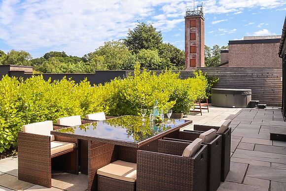 Cae Garw at Cwm Cadnant