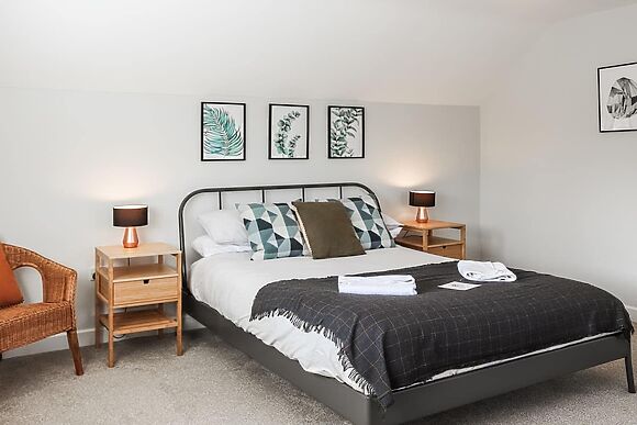 Cae Garw at Cwm Cadnant