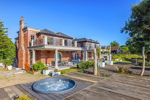 The Essex Mansion