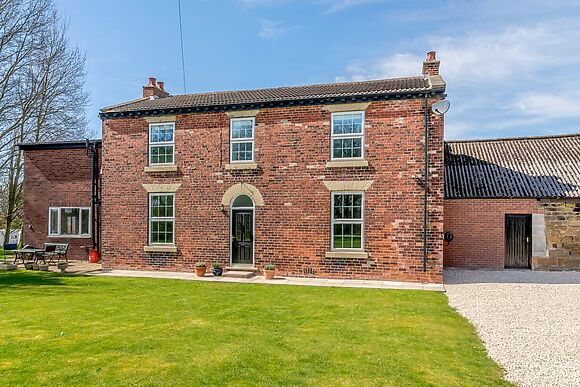 Monkroyd House in Featherstone