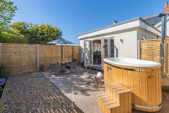 Peacock Lodge in Thurlton