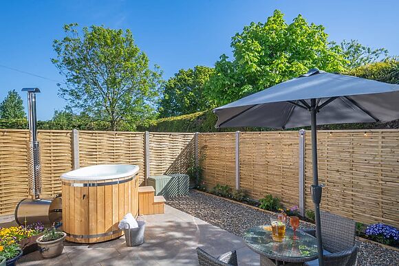 Peacock Lodge in Thurlton