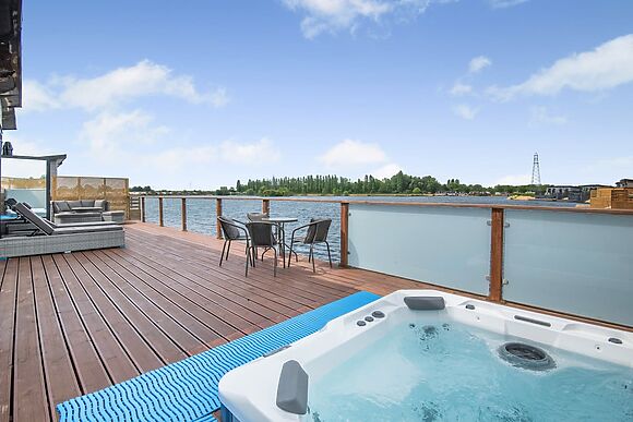 Lakeside Lodge in Tallington Lakes