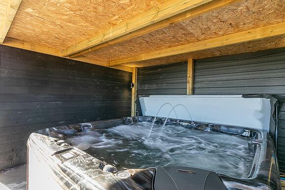 Lodge 2 at Fieldview Fishery