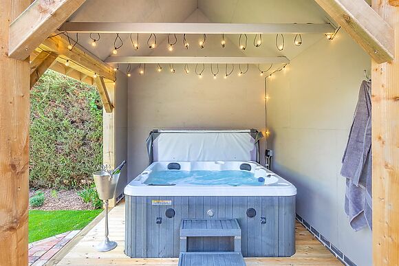 Queens Barn in Wortham