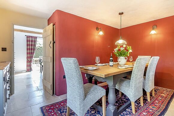 Queens Barn in Wortham