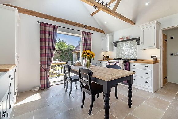 Queens Barn in Wortham