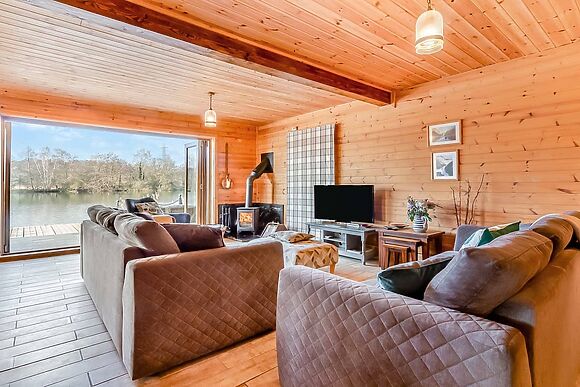 Malibu Lakehouse in Pentney Lakes
