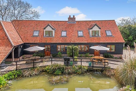 Cedar at Chestnut Tree Barns