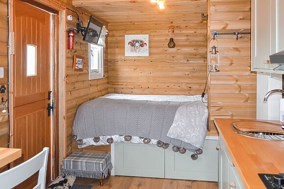 Ty'r Bugail Shepherds Hut
