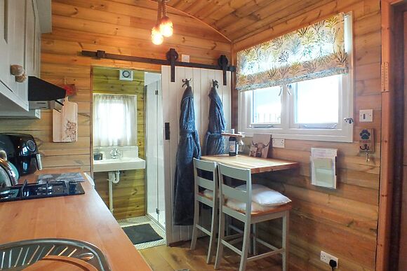 Ty'r Bugail Shepherds Hut