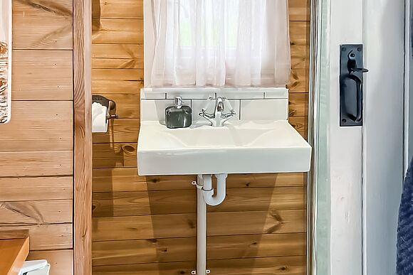 Ty'r Bugail Shepherds Hut