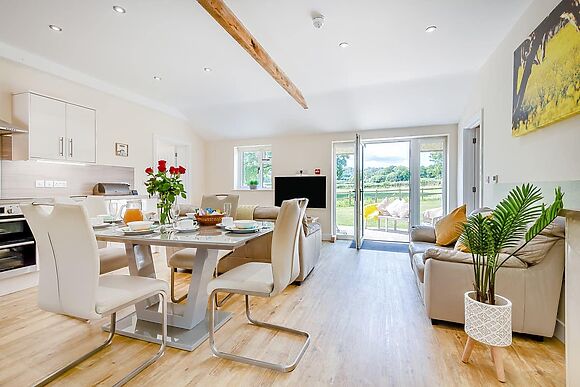 Hollywood at The Victorian Barn