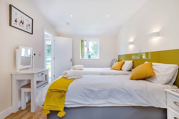 Hollywood at The Victorian Barn