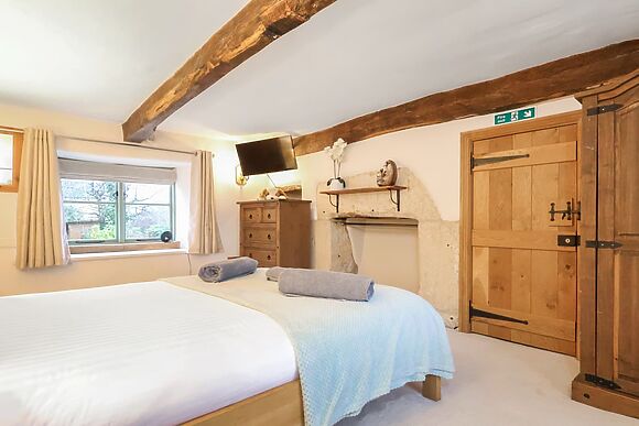 Cotswold Valley Court Manor