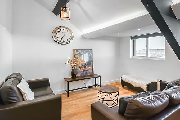 The Lily Apartment 2