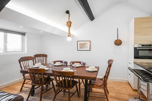 The Lily Apartment 2