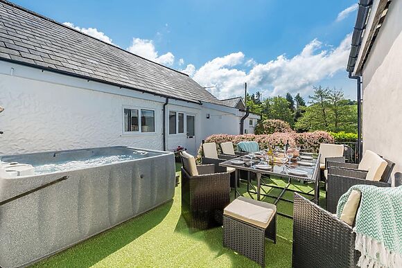 Kingfisher at Maesydderwen Holiday Cottages