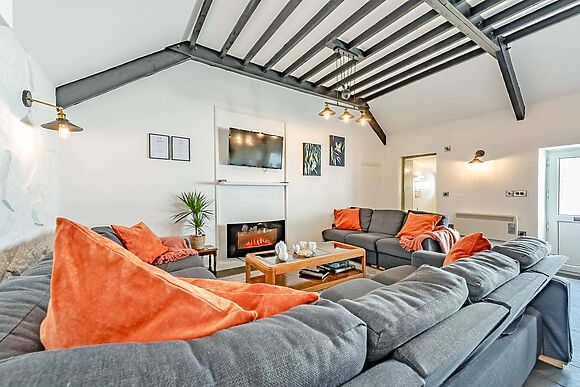 Kingfisher at Maesydderwen Holiday Cottages