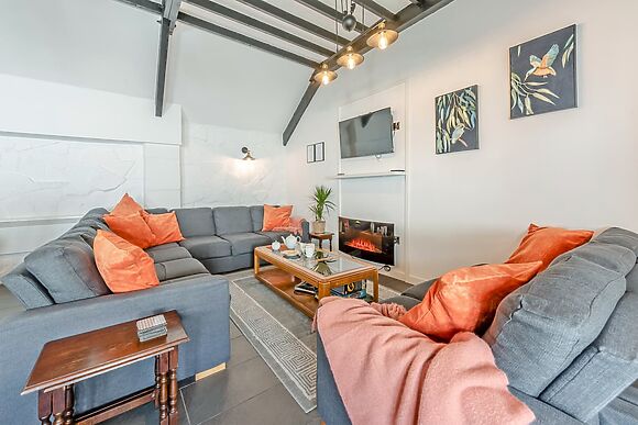 Kingfisher at Maesydderwen Holiday Cottages