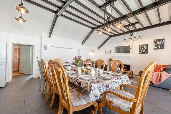 Kingfisher at Maesydderwen Holiday Cottages