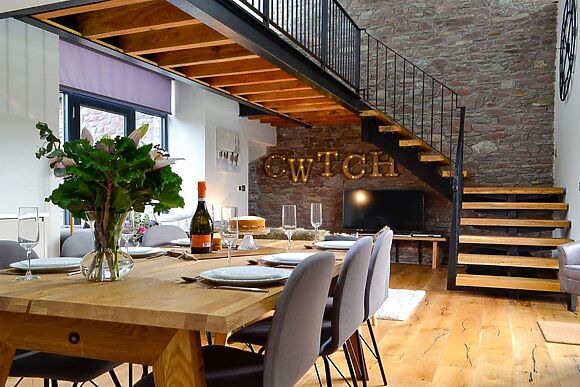 Maes Merlin in Llanddeusant