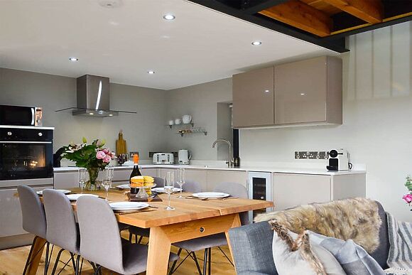 Maes Merlin in Llanddeusant