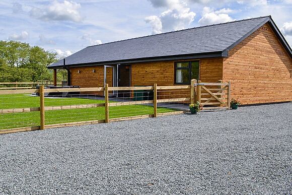 River Lodge in Hundred House