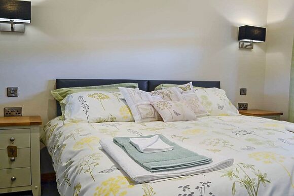 Woodland Lodge in Hundred House