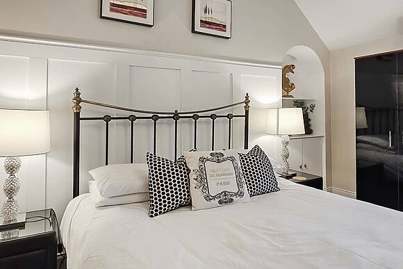 Antfield House in Scaniport