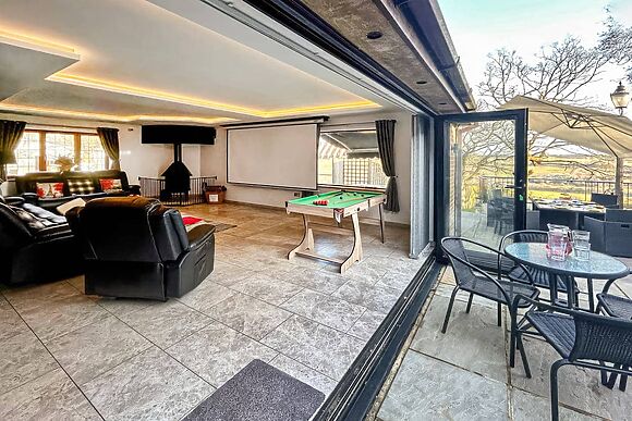 Coombe Wood Coach House