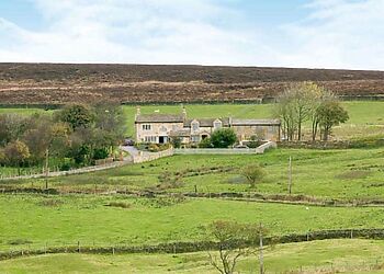 Commons Farm Cottage in Wadsworth