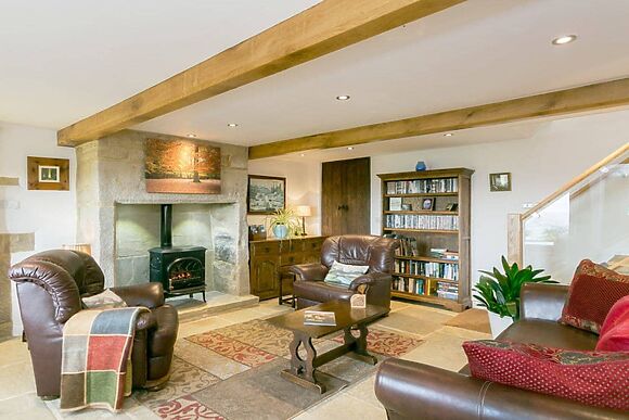 Commons Farm Cottage in Wadsworth