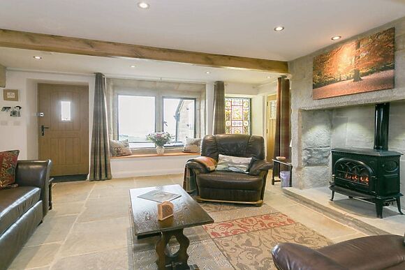 Commons Farm Cottage in Wadsworth