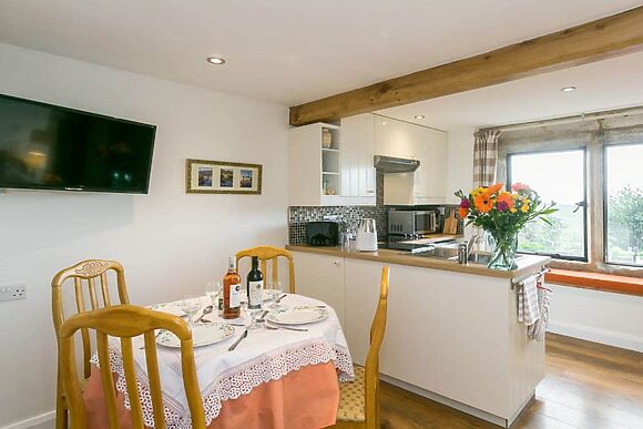 Commons Farm Cottage in Wadsworth