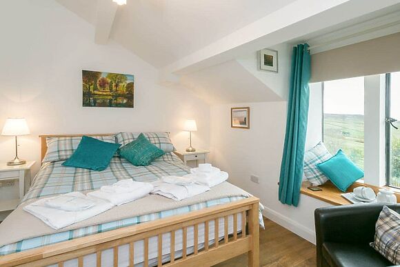 Commons Farm Cottage in Wadsworth