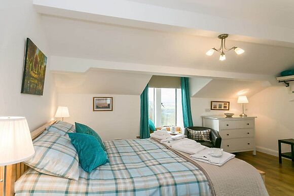 Commons Farm Cottage in Wadsworth