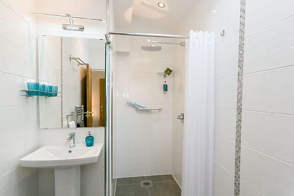 Commons Farm Cottage in Wadsworth