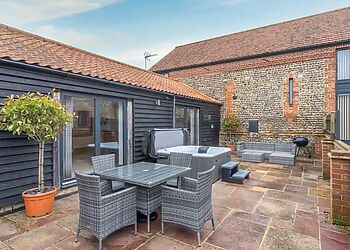 Courtyard Barn