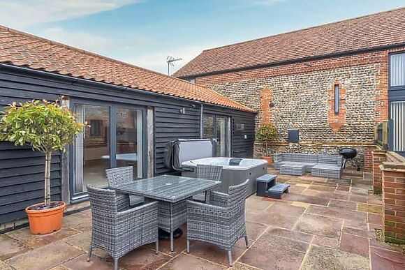 Courtyard Barn