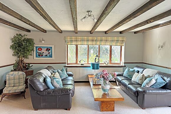 Lambourne House At Ashtree Court