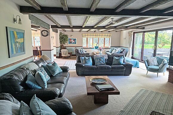 Lambourne House At Ashtree Court