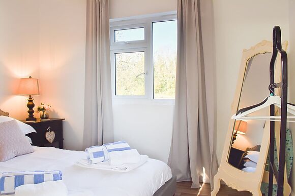 Stillness Hut at Downwood