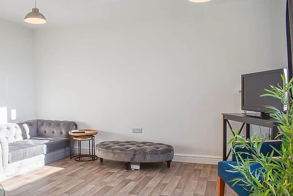 Stillness Hut at Downwood