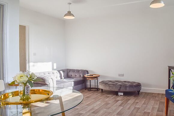 Stillness Hut at Downwood