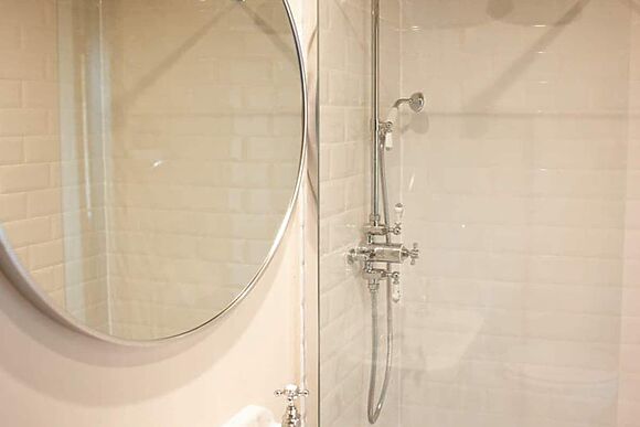 Robins Nest in Foolow