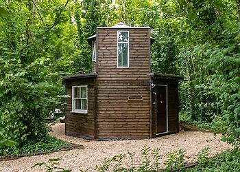 Honeycombe Treehouse in Blandford Forum