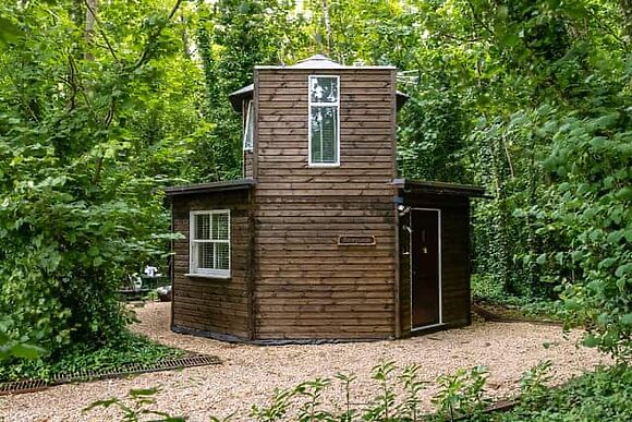 Honeycombe Treehouse in Blandford Forum