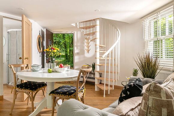 Honeycombe Treehouse in Blandford Forum